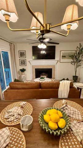 1 Laurel Oak Place, Spring, TX 77380