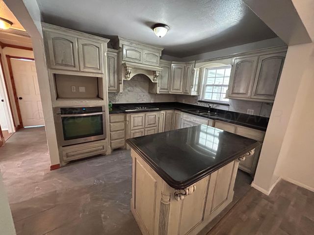 923 Elmore Street, Borger, TX 79007