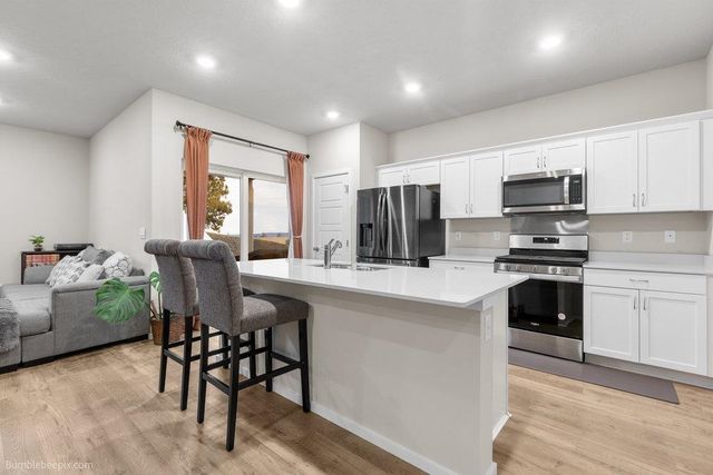 8215 S Avery Rd, Cheney, WA 99004