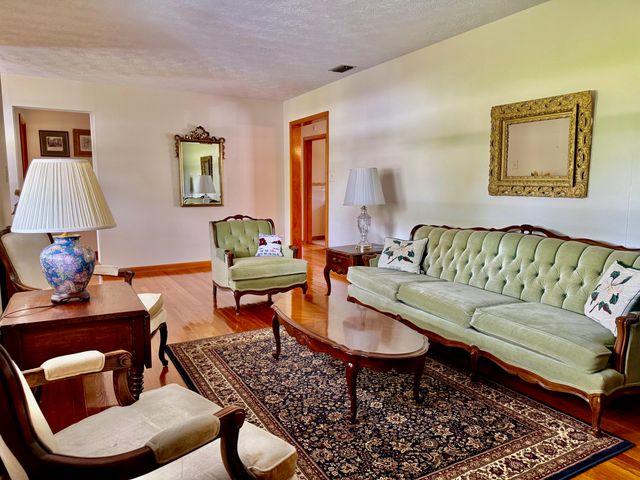 3317 HWY 52, Beattyville, KY 41311