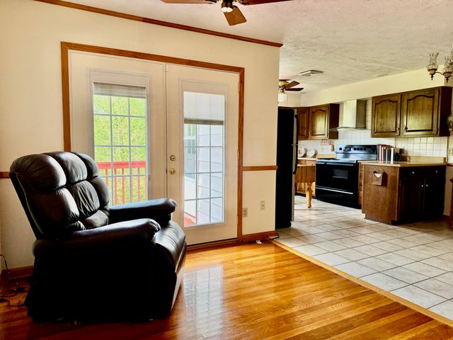 3317 HWY 52, Beattyville, KY 41311