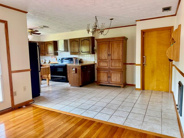 3317 HWY 52, Beattyville, KY 41311