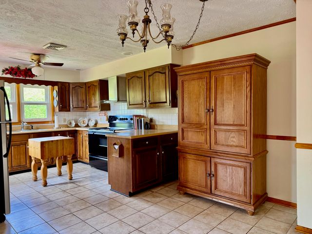 3317 HWY 52, Beattyville, KY 41311