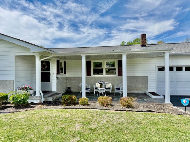 3317 HWY 52, Beattyville, KY 41311