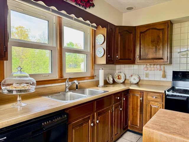 3317 HWY 52, Beattyville, KY 41311