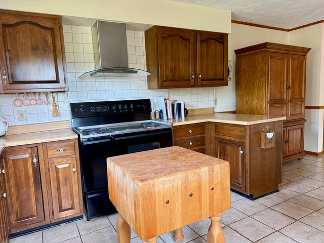 3317 HWY 52, Beattyville, KY 41311
