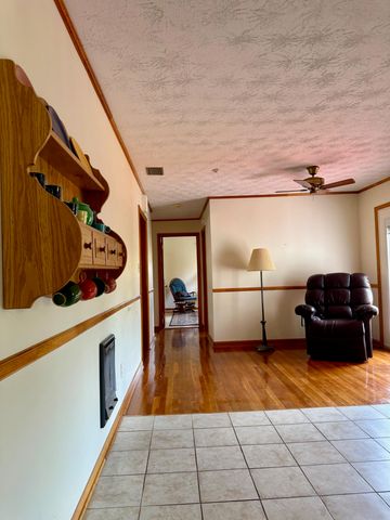 3317 HWY 52, Beattyville, KY 41311