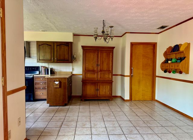 3317 HWY 52, Beattyville, KY 41311