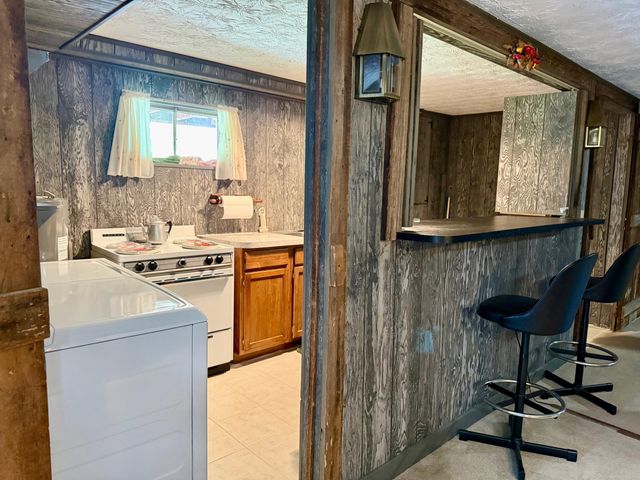 3317 HWY 52, Beattyville, KY 41311