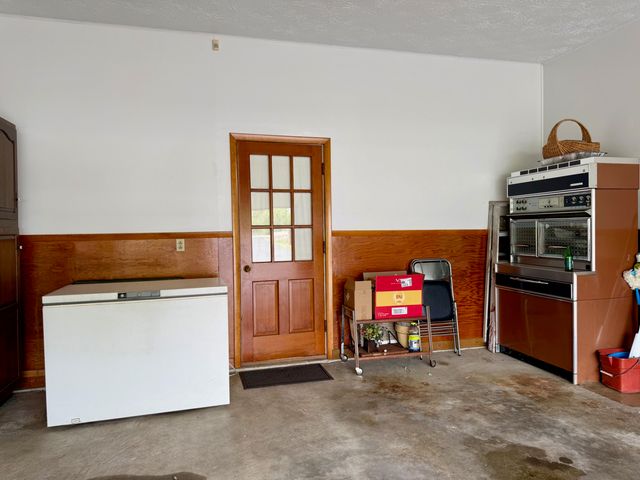 3317 HWY 52, Beattyville, KY 41311