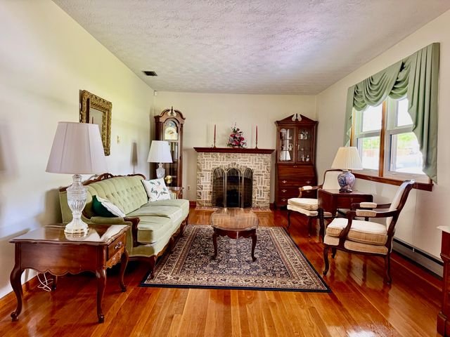 3317 HWY 52, Beattyville, KY 41311