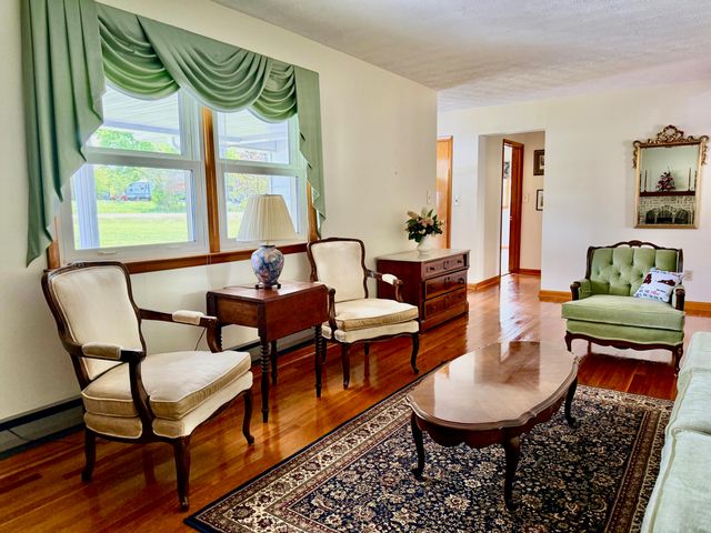 3317 HWY 52, Beattyville, KY 41311