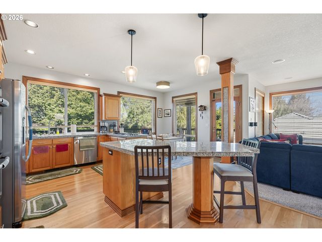 13923 Sw MISTLETOE Dr, Portland, OR 97223