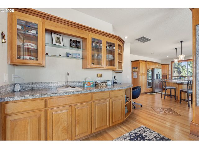 13923 Sw MISTLETOE Dr, Portland, OR 97223