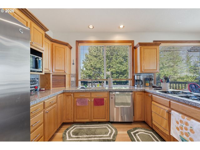 13923 Sw MISTLETOE Dr, Portland, OR 97223