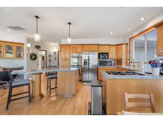 13923 Sw MISTLETOE Dr, Portland, OR 97223