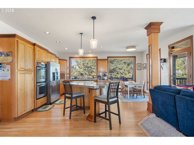 13923 Sw MISTLETOE Dr, Portland, OR 97223