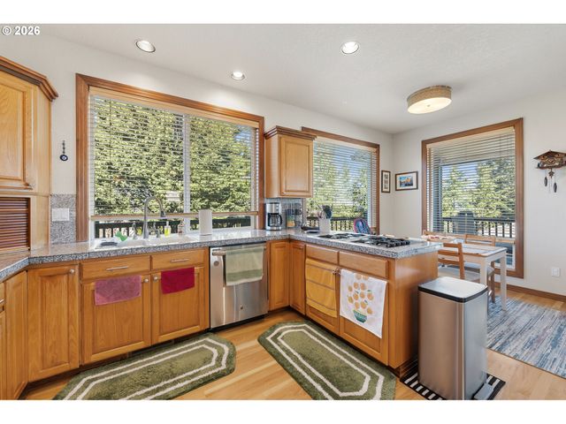 13923 Sw MISTLETOE Dr, Portland, OR 97223