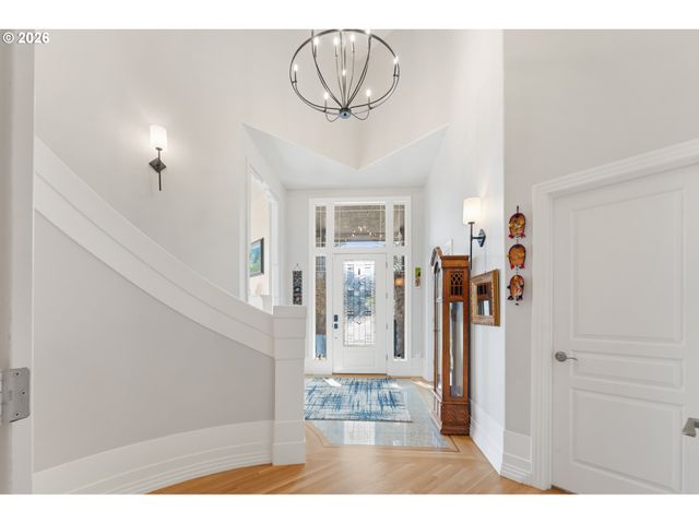 13923 Sw MISTLETOE Dr, Portland, OR 97223