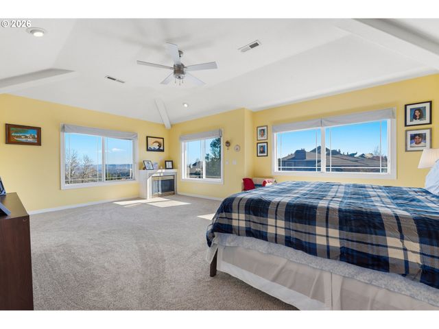 13923 Sw MISTLETOE Dr, Portland, OR 97223