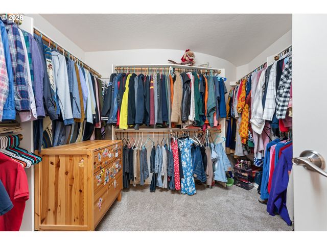 13923 Sw MISTLETOE Dr, Portland, OR 97223