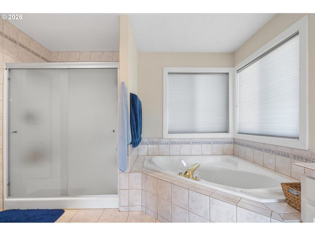 13923 Sw MISTLETOE Dr, Portland, OR 97223