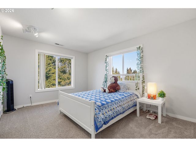 13923 Sw MISTLETOE Dr, Portland, OR 97223