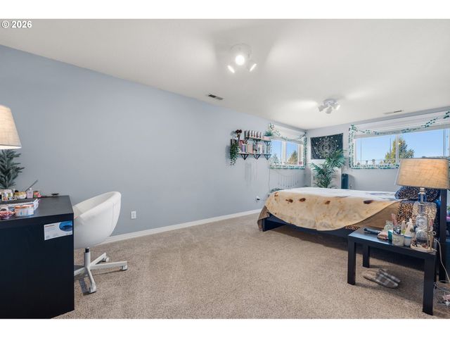 13923 Sw MISTLETOE Dr, Portland, OR 97223