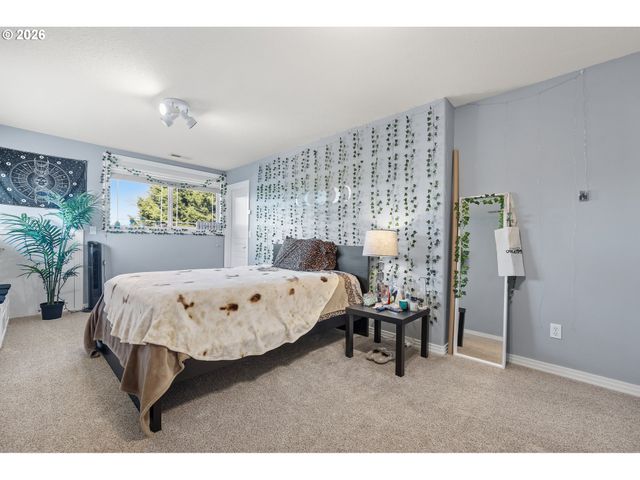 13923 Sw MISTLETOE Dr, Portland, OR 97223