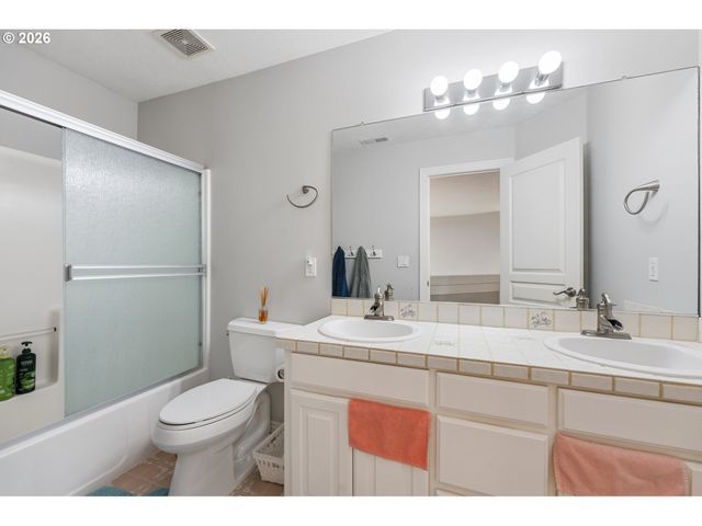 13923 Sw MISTLETOE Dr, Portland, OR 97223