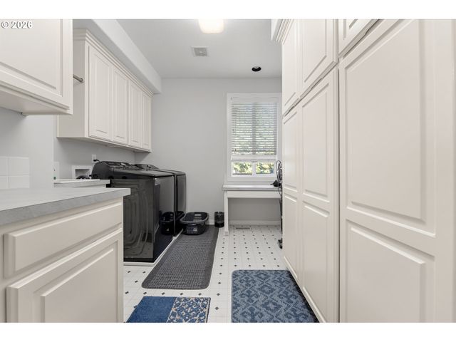 13923 Sw MISTLETOE Dr, Portland, OR 97223