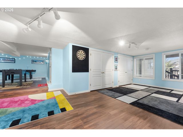 13923 Sw MISTLETOE Dr, Portland, OR 97223