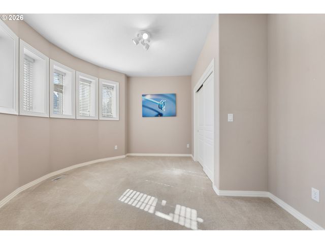 13923 Sw MISTLETOE Dr, Portland, OR 97223