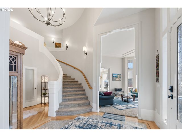 13923 Sw MISTLETOE Dr, Portland, OR 97223