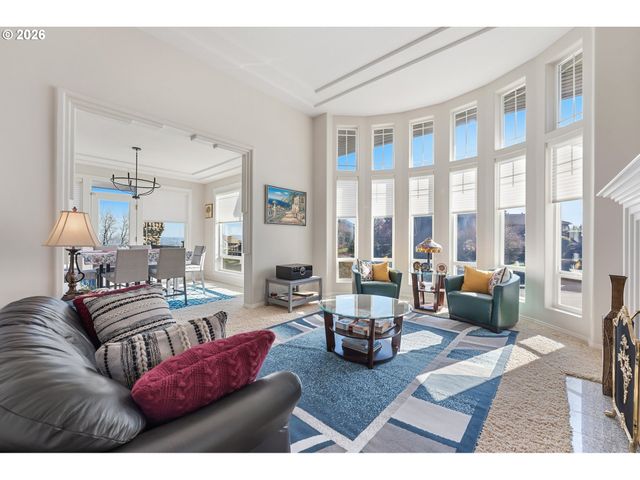 13923 Sw MISTLETOE Dr, Portland, OR 97223