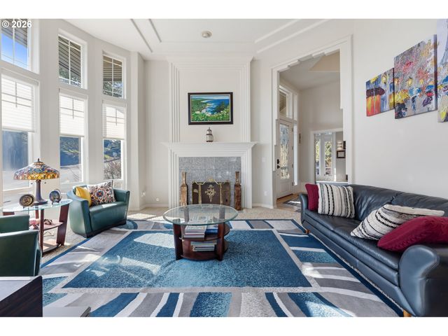 13923 Sw MISTLETOE Dr, Portland, OR 97223