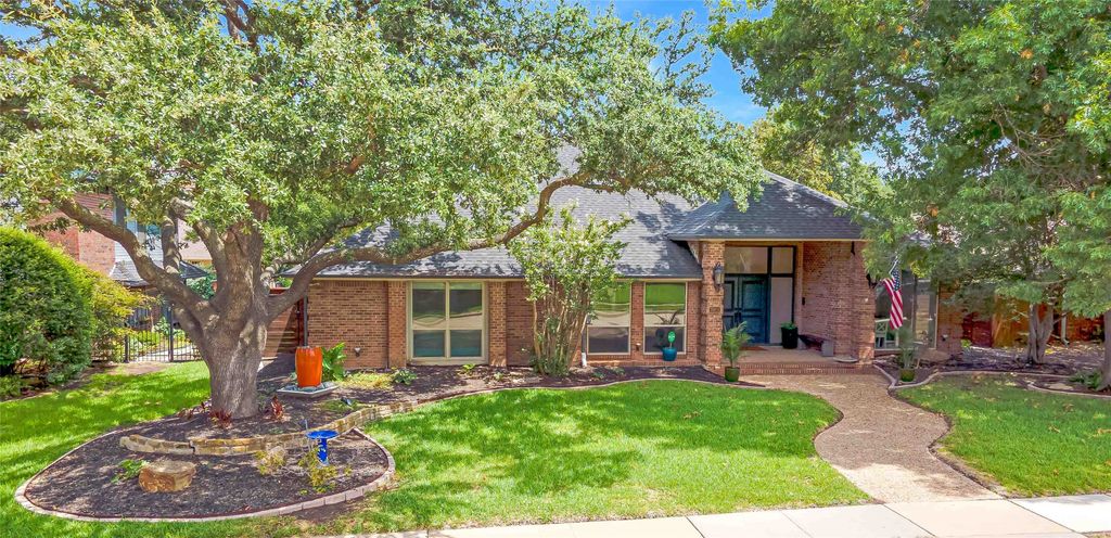 3921 Salem Court, Plano, TX 75023