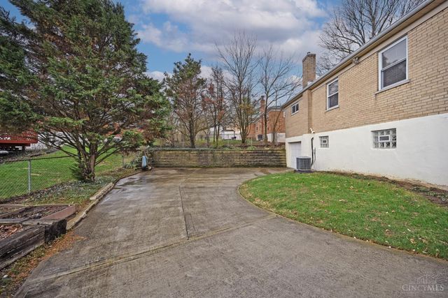 5722 Kroegermount Drive, Cincinnati, OH 45239