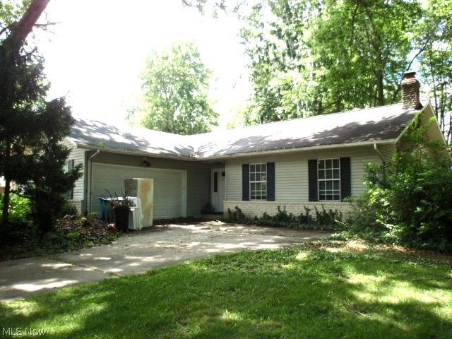 8454 Glenbrook Drive, Olmsted Falls, OH 44138