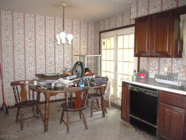 8454 Glenbrook Drive, Olmsted Falls, OH 44138
