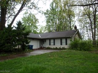 8454 Glenbrook Drive, Olmsted Falls, OH 44138