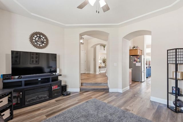2850 N Apricot Avenue, Fresno, CA 93727