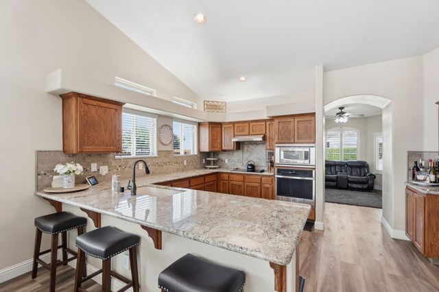 2850 N Apricot Avenue, Fresno, CA 93727