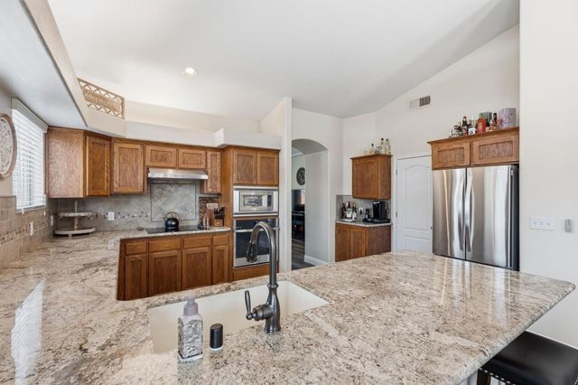 2850 N Apricot Avenue, Fresno, CA 93727