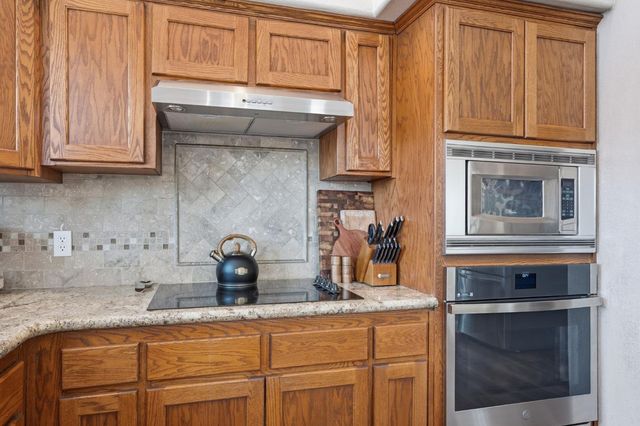 2850 N Apricot Avenue, Fresno, CA 93727