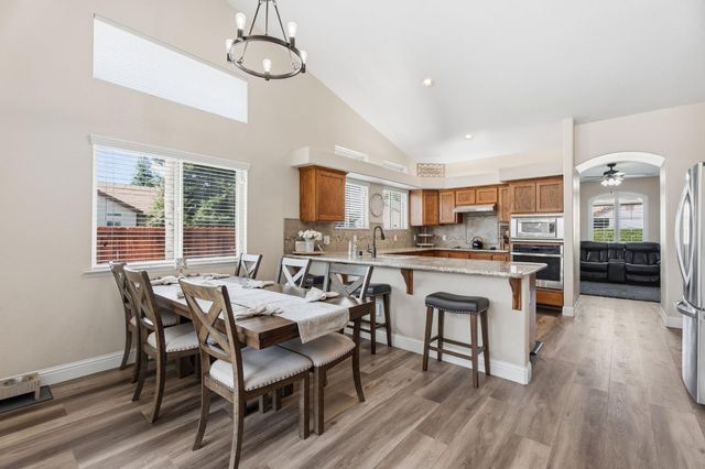 2850 N Apricot Avenue, Fresno, CA 93727