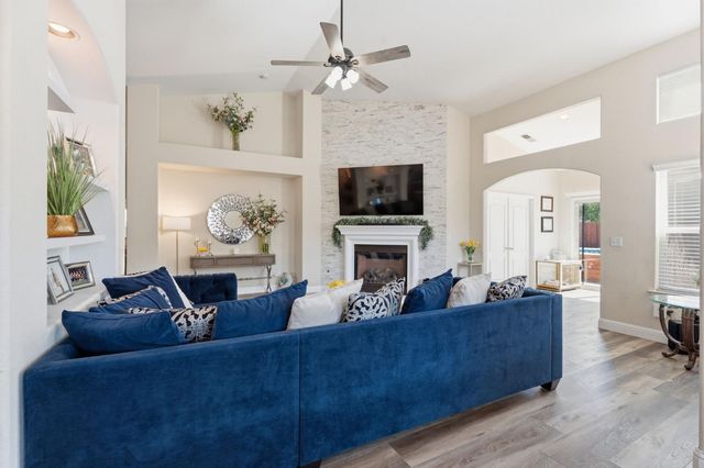 2850 N Apricot Avenue, Fresno, CA 93727
