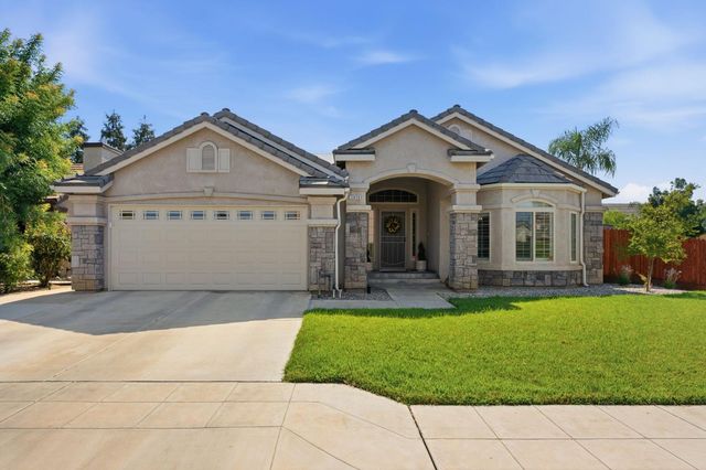2850 N Apricot Avenue, Fresno, CA 93727