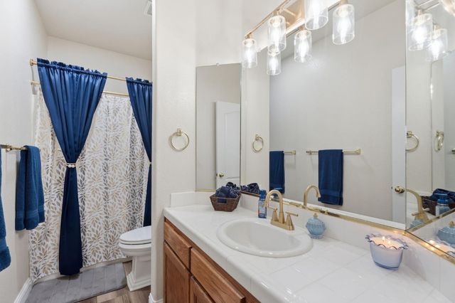 2850 N Apricot Avenue, Fresno, CA 93727