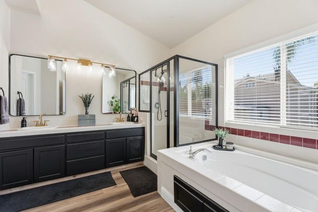 2850 N Apricot Avenue, Fresno, CA 93727